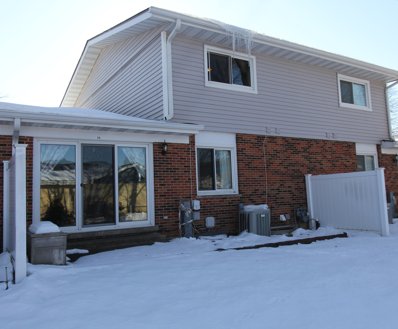 98 Wiltshire Ct Schaumburg, IL 60193