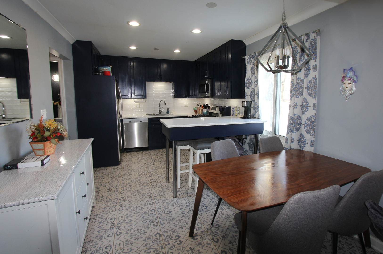 98 Wiltshire Ct Schaumburg, IL 60193