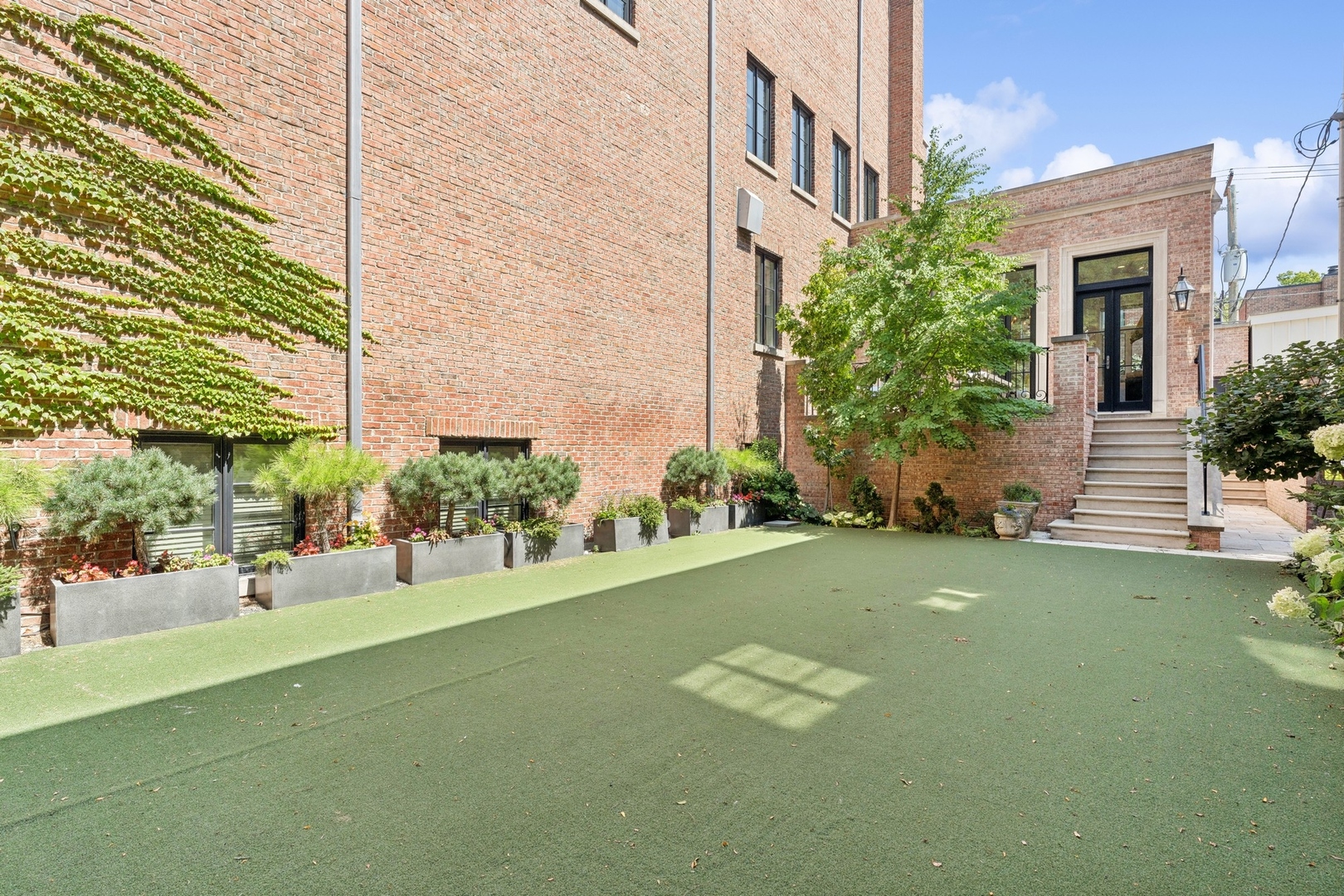 1755 N Mohawk St Chicago, IL 60614