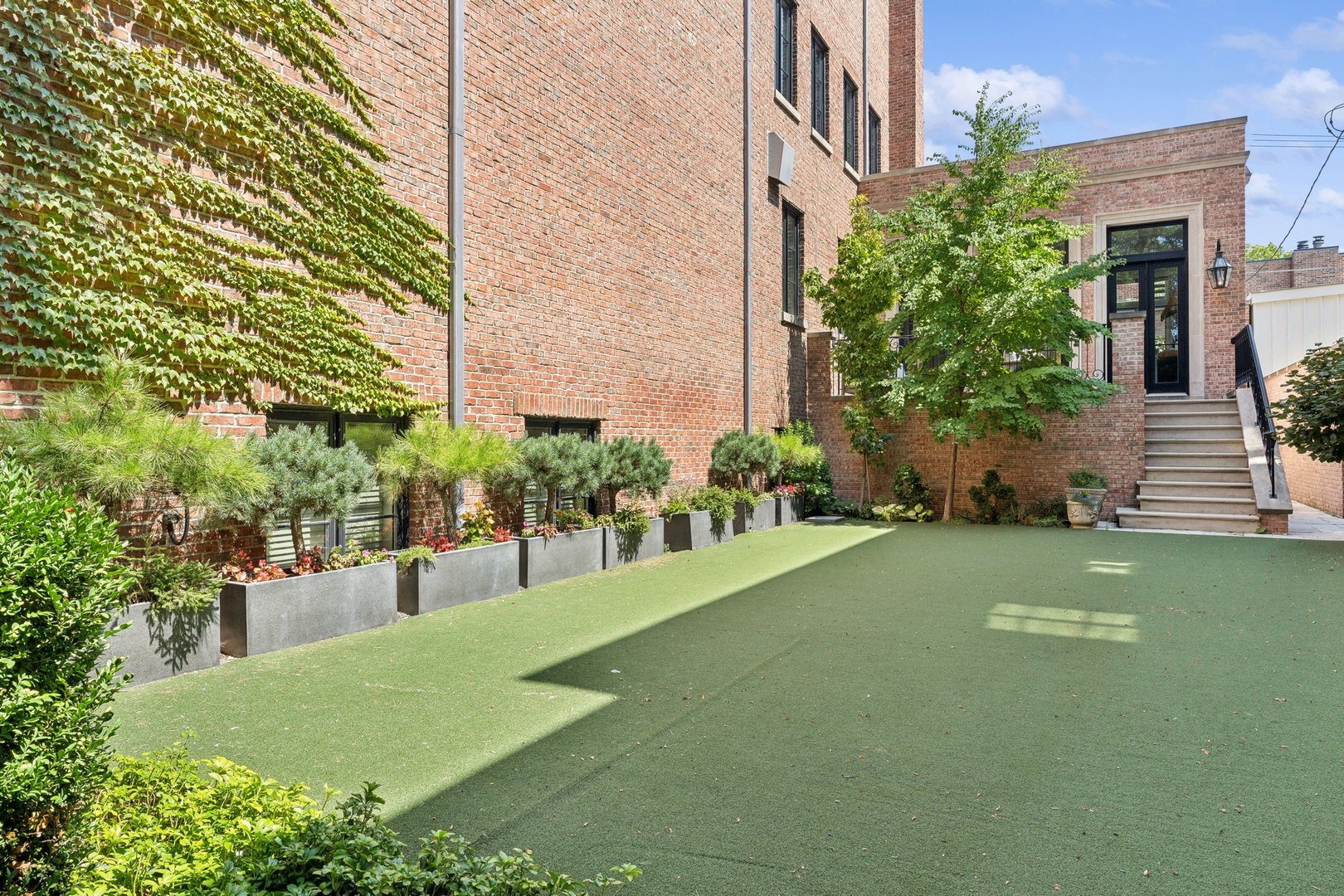 1755 N Mohawk St Chicago, IL 60614