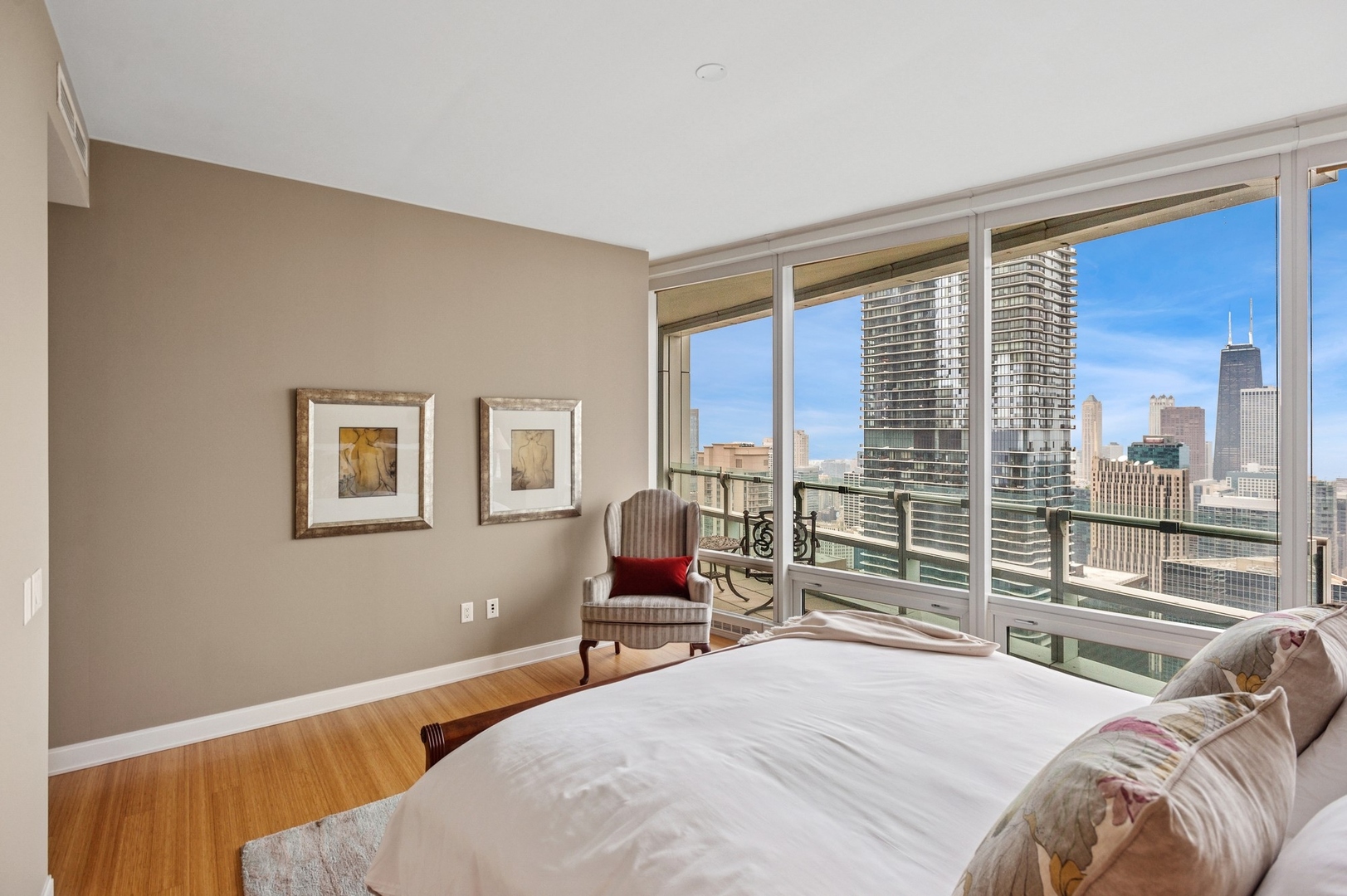 340 E Randolph St #5504 Chicago, IL 60601