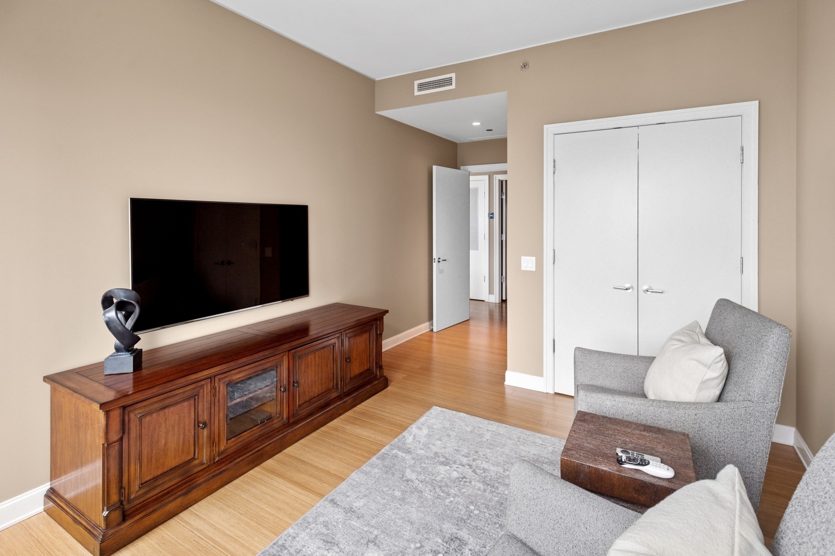 340 E Randolph St #5504 Chicago, IL 60601