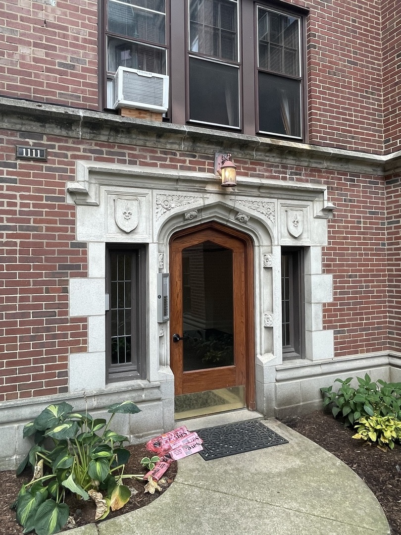 1111 Holley Ct #113 Oak Park, IL 60301