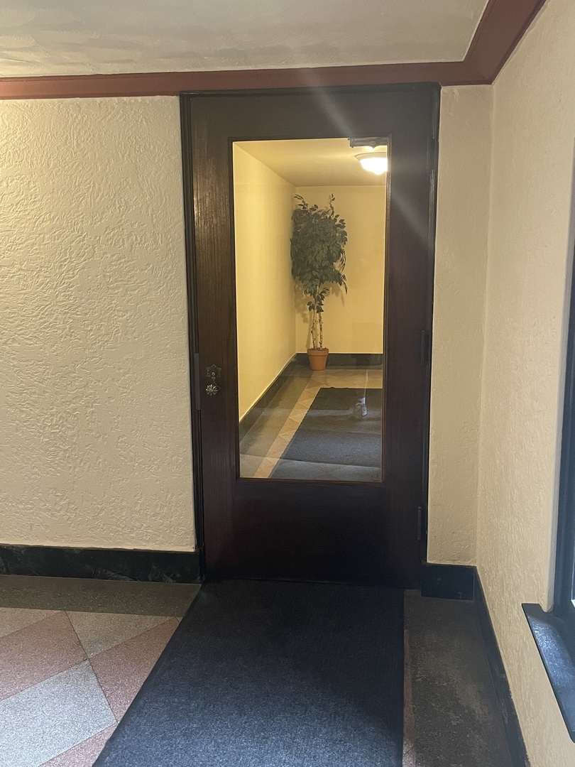 1111 Holley Ct #113 Oak Park, IL 60301