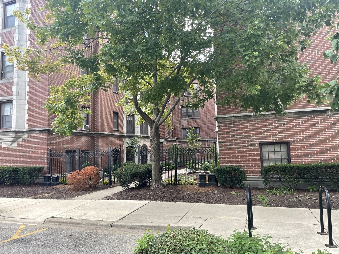 1111 Holley Ct #113 Oak Park, IL 60301