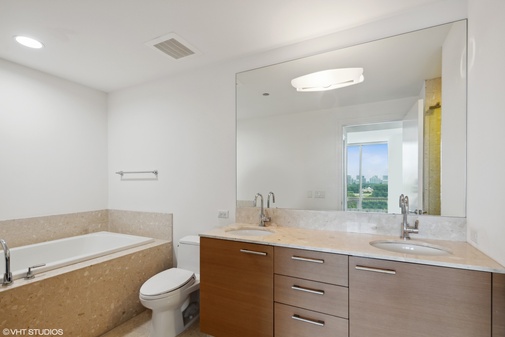 340 E Randolph St #803 Chicago, IL 60601