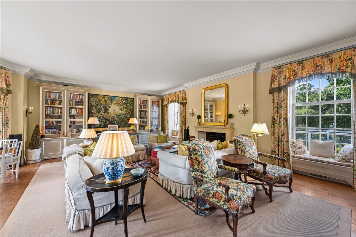 788 E Woodland Rd Lake Forest, IL 60045