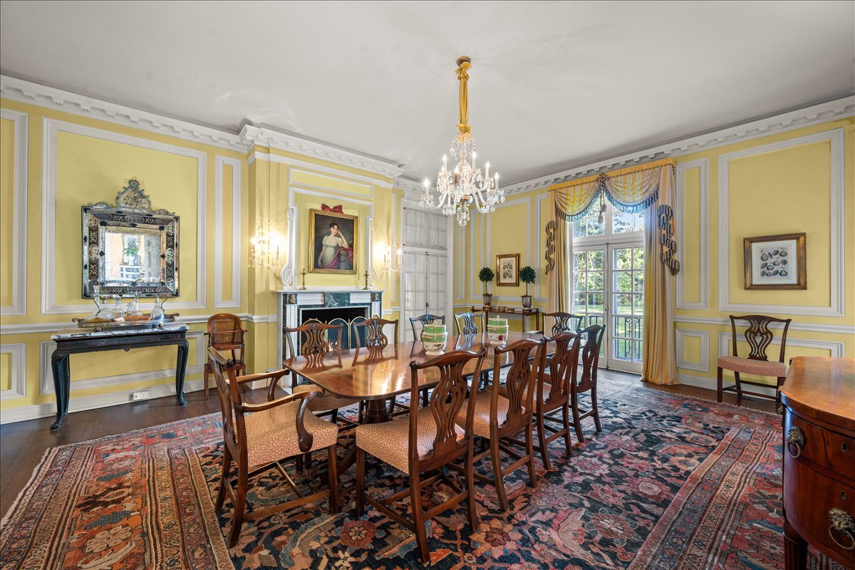 788 E Woodland Rd Lake Forest, IL 60045