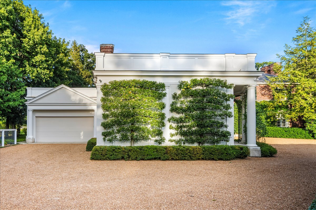 788 E Woodland Rd Lake Forest, IL 60045