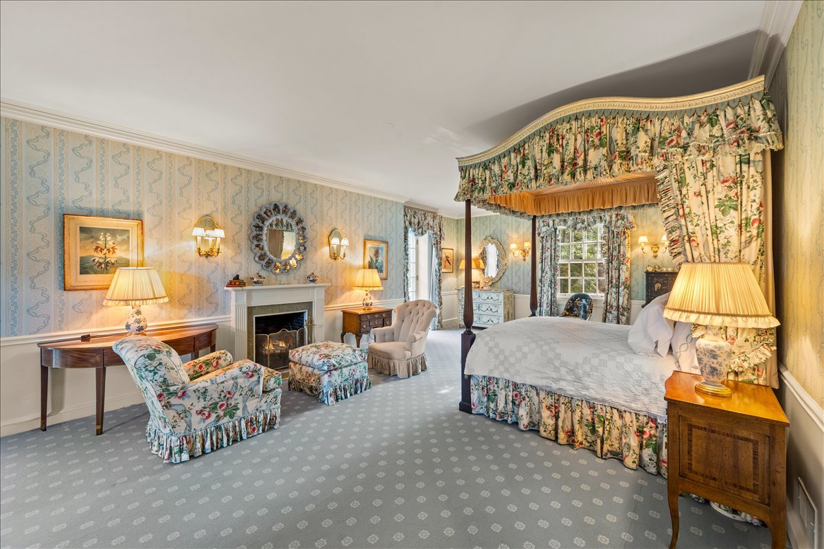 788 E Woodland Rd Lake Forest, IL 60045