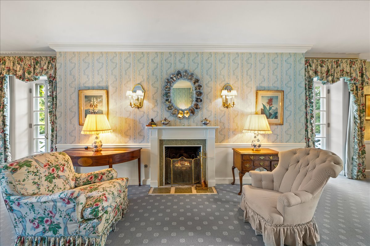 788 E Woodland Rd Lake Forest, IL 60045