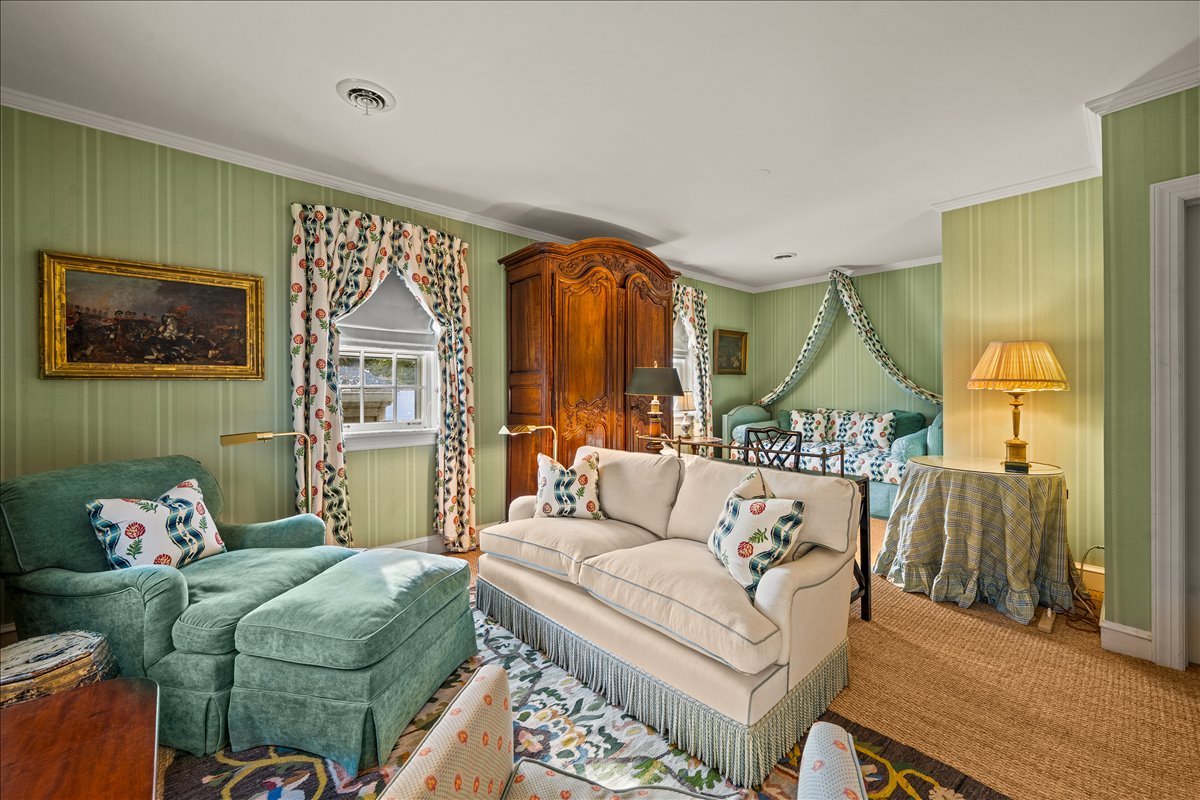 788 E Woodland Rd Lake Forest, IL 60045