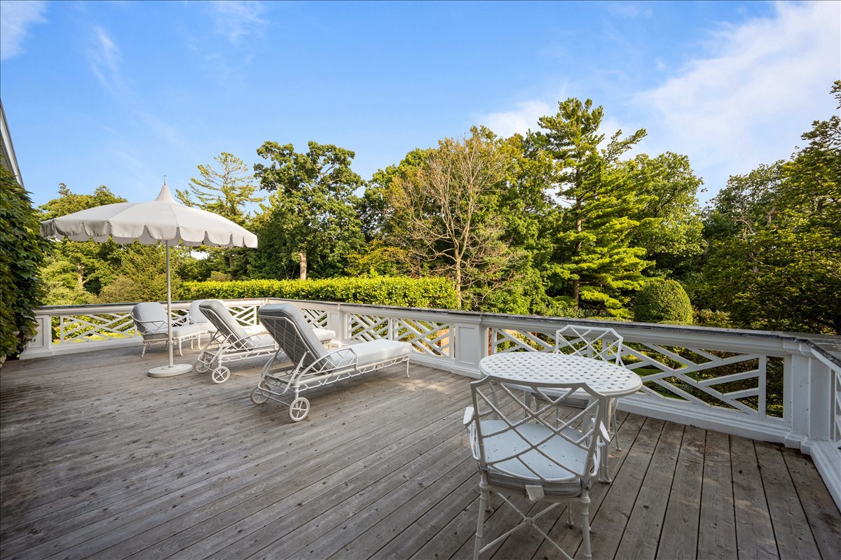 788 E Woodland Rd Lake Forest, IL 60045