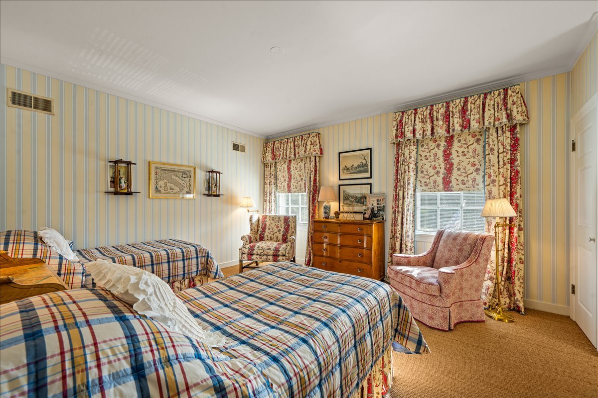 788 E Woodland Rd Lake Forest, IL 60045