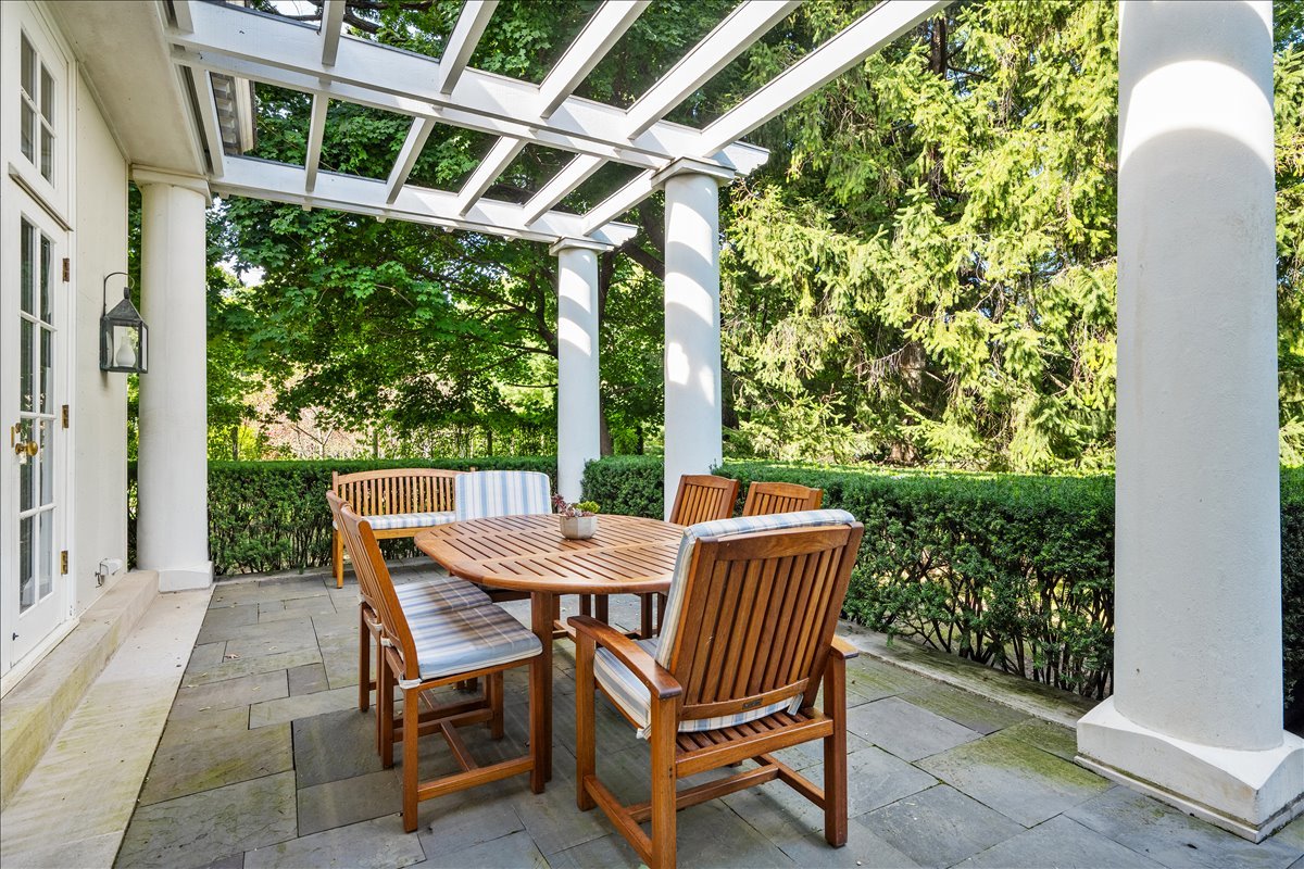 788 E Woodland Rd Lake Forest, IL 60045