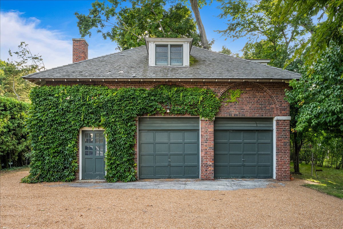 788 E Woodland Rd Lake Forest, IL 60045