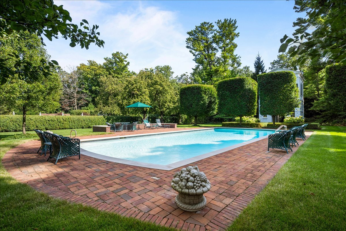 788 E Woodland Rd Lake Forest, IL 60045