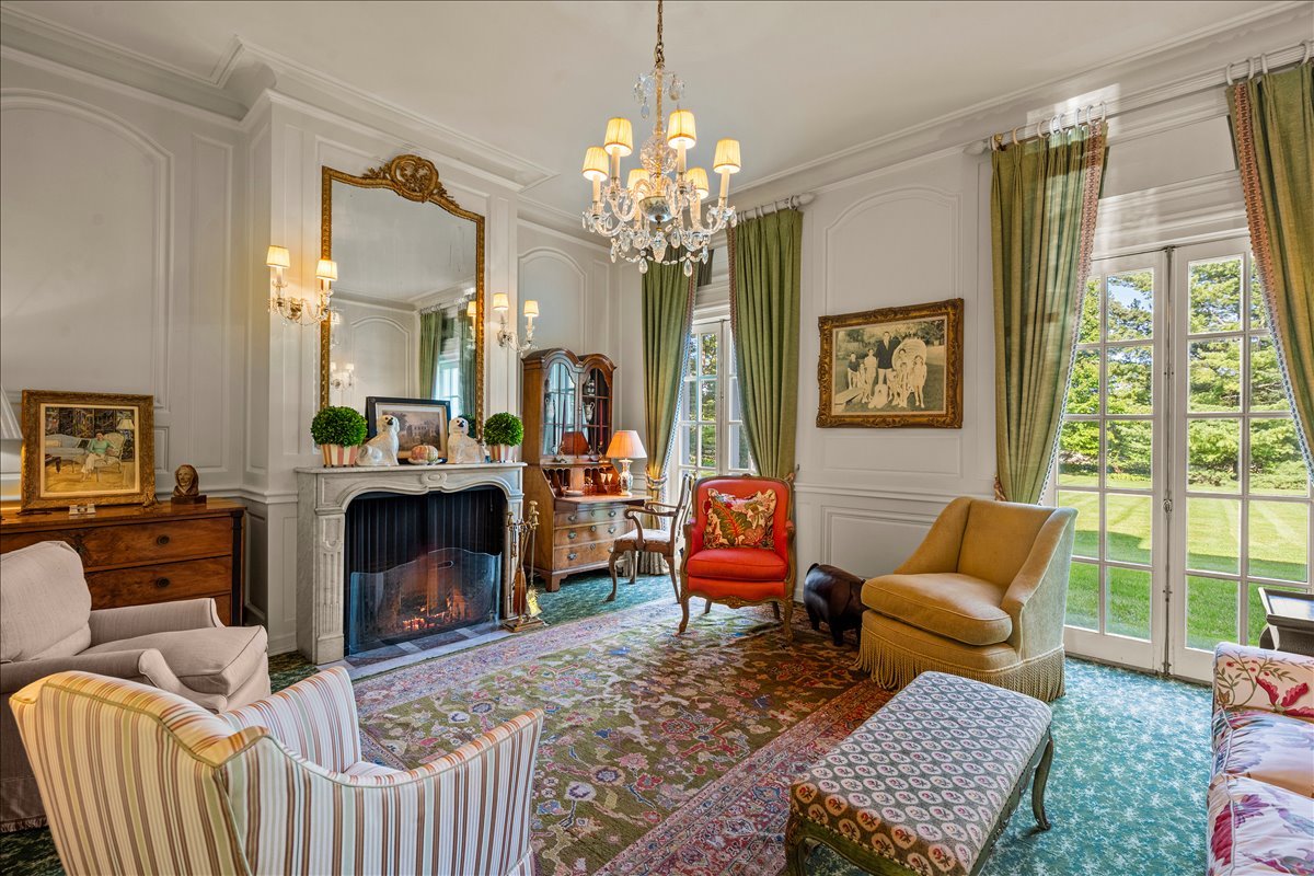 788 E Woodland Rd Lake Forest, IL 60045