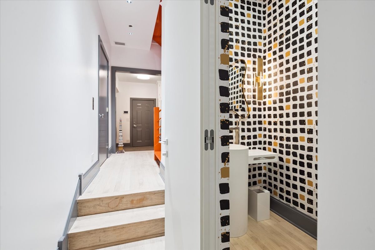 1318 N ASTOR St Chicago, IL 60610