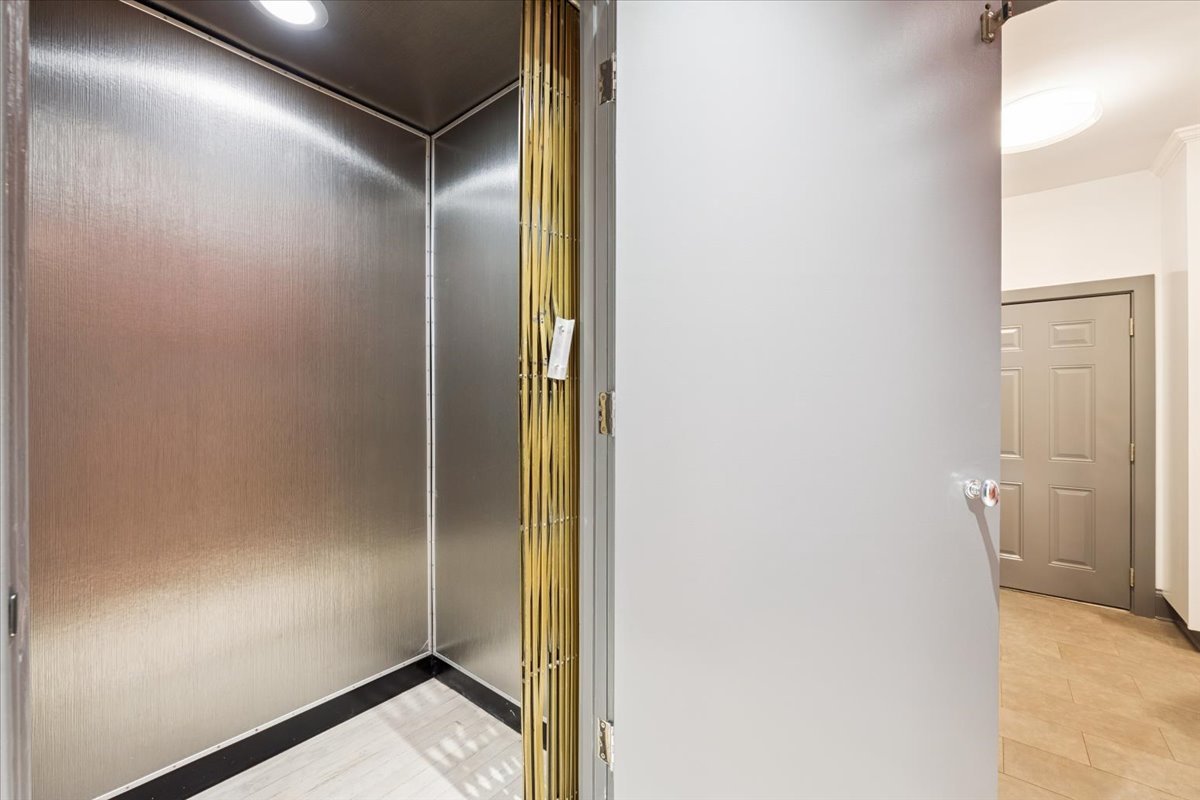 1318 N ASTOR St Chicago, IL 60610