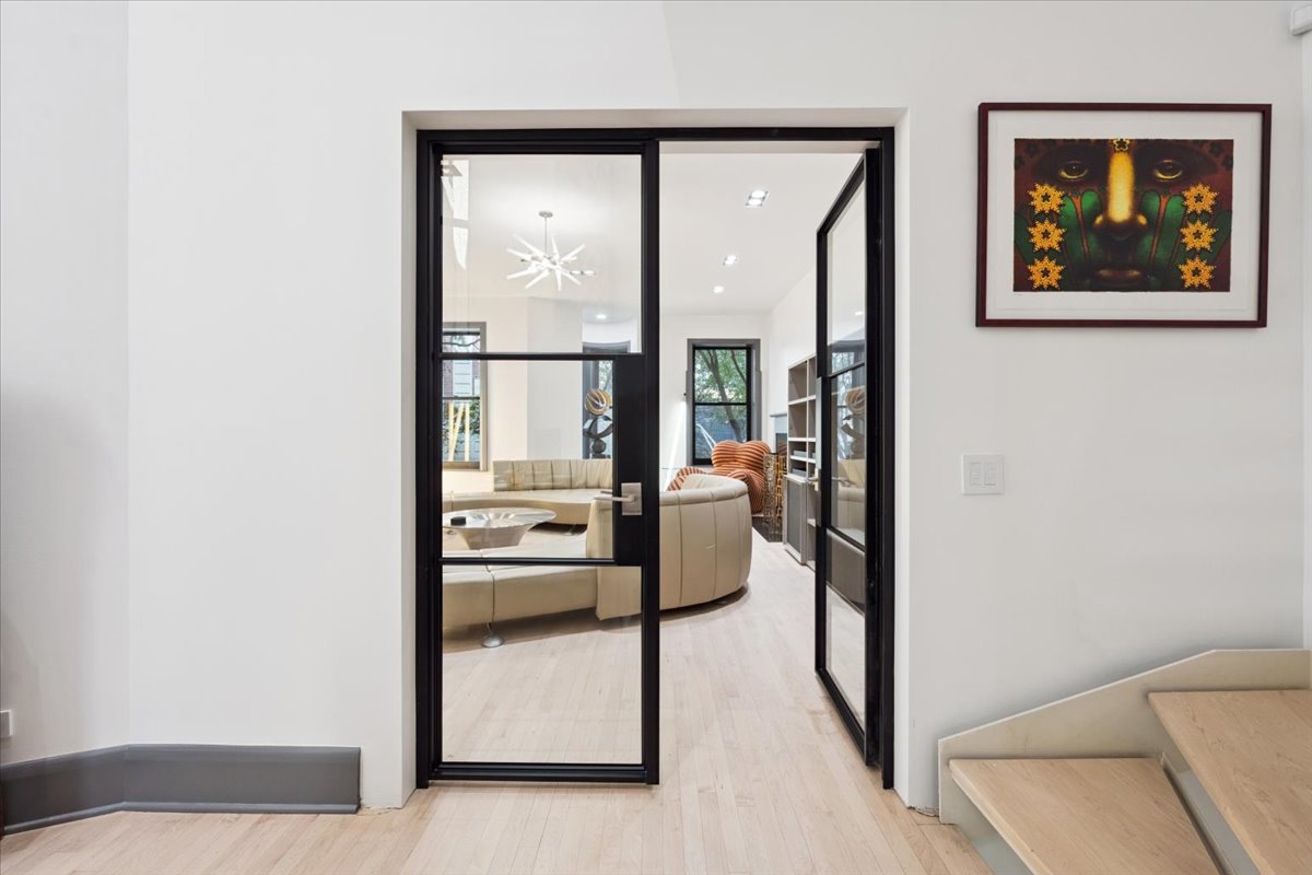 1318 N ASTOR St Chicago, IL 60610