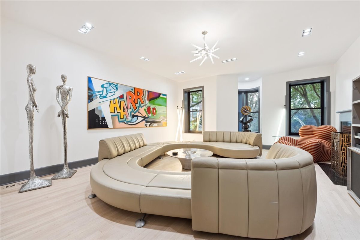 1318 N ASTOR St Chicago, IL 60610