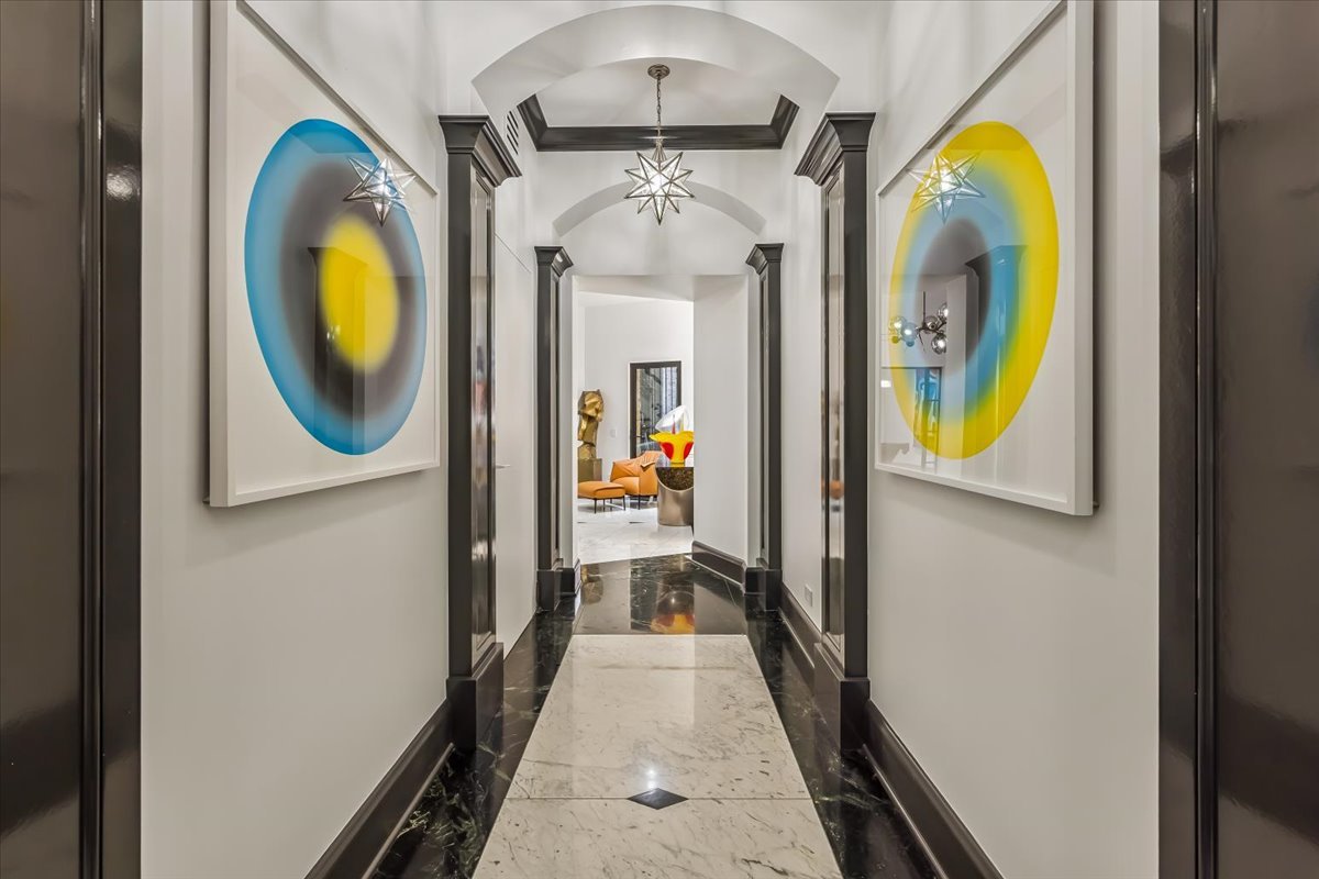 1318 N ASTOR St Chicago, IL 60610