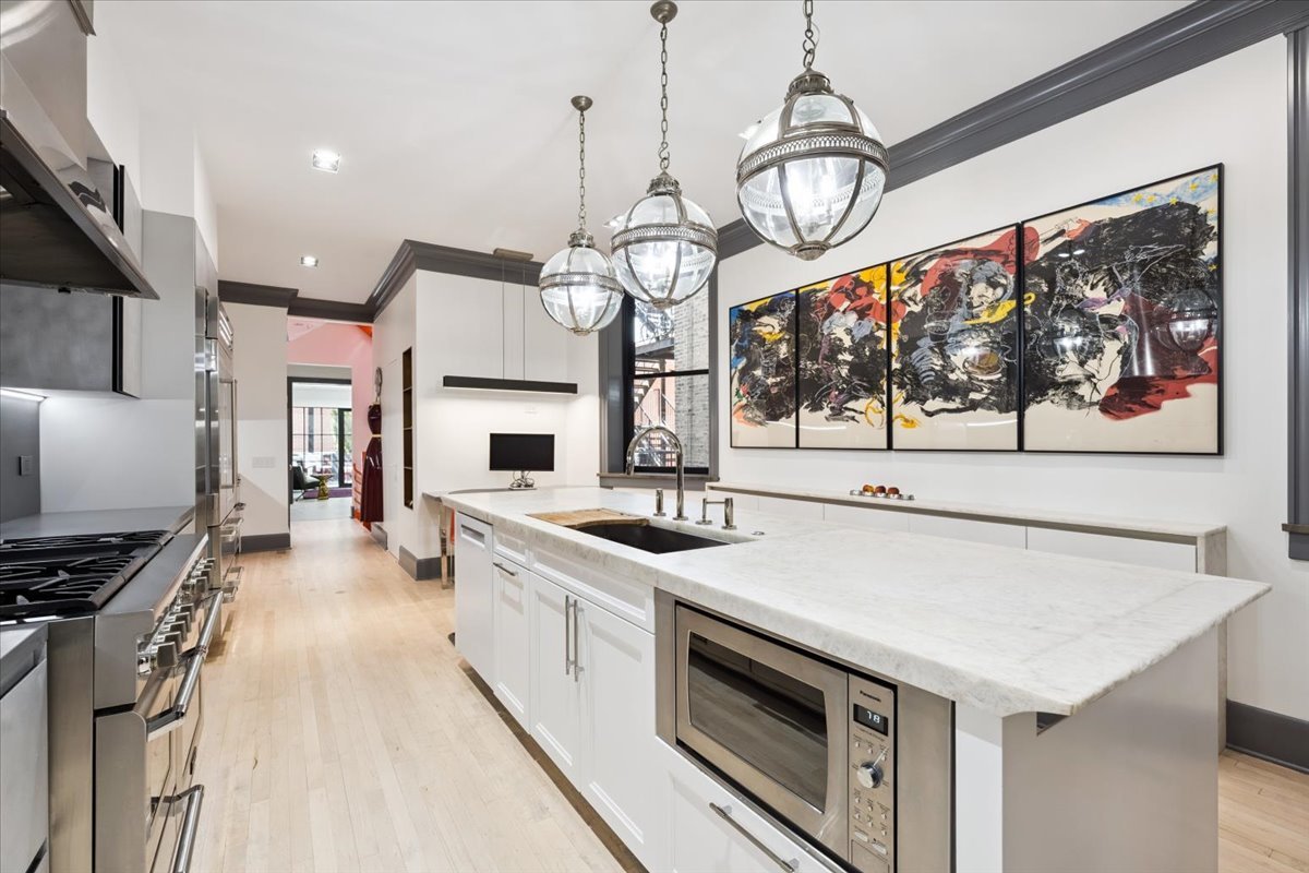 1318 N ASTOR St Chicago, IL 60610