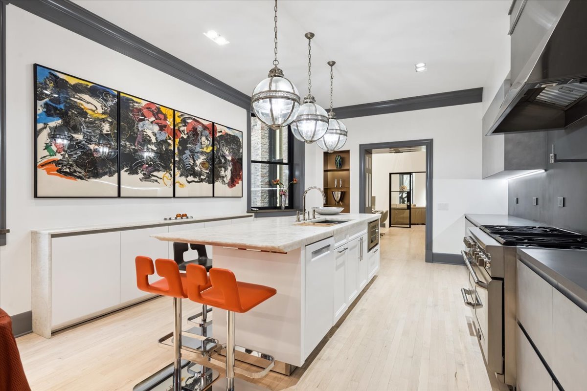 1318 N ASTOR St Chicago, IL 60610