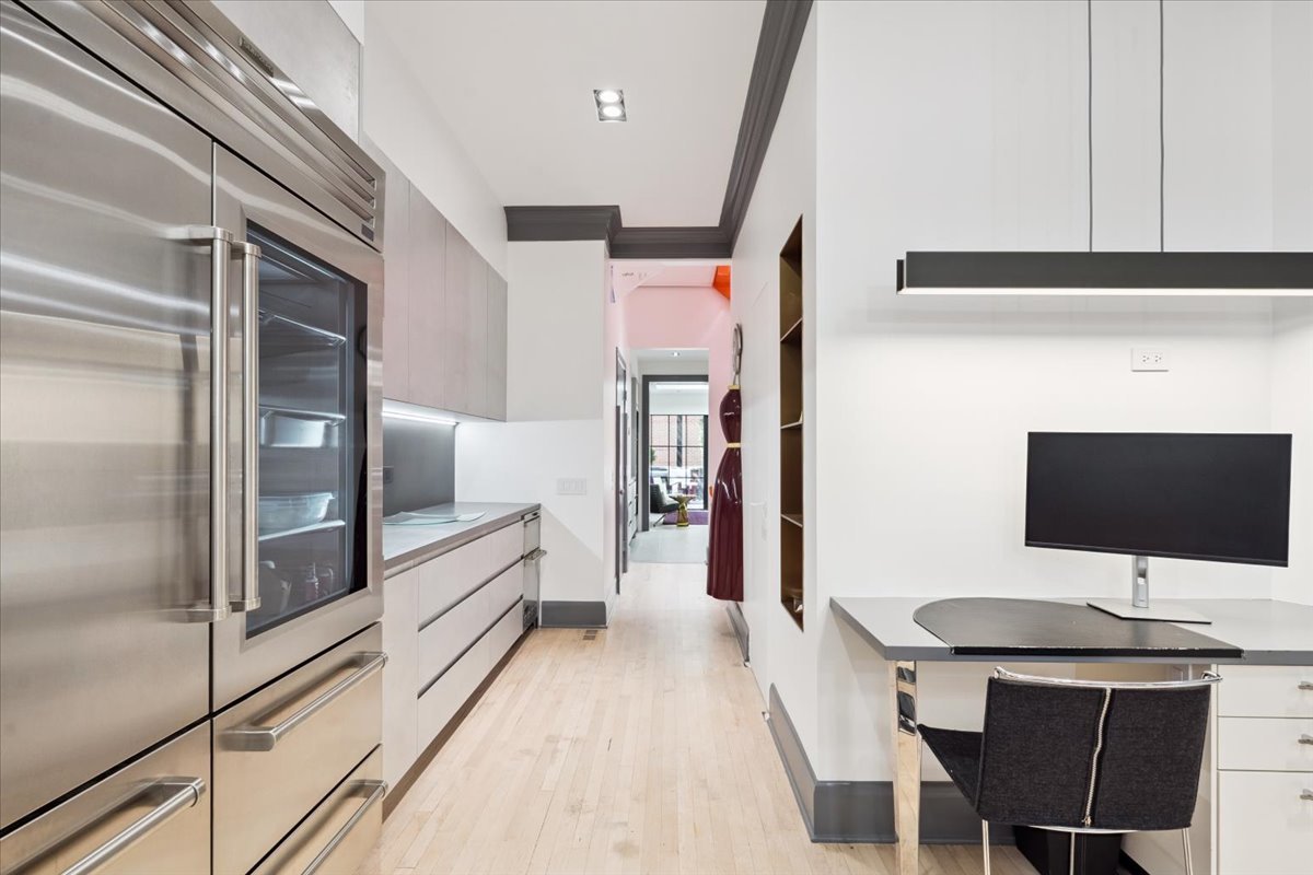 1318 N ASTOR St Chicago, IL 60610