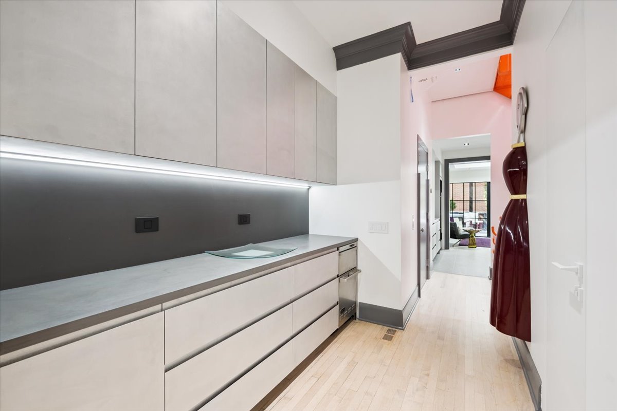 1318 N ASTOR St Chicago, IL 60610