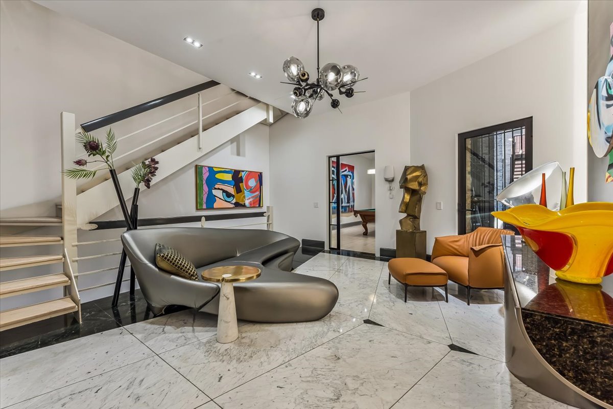 1318 N ASTOR St Chicago, IL 60610