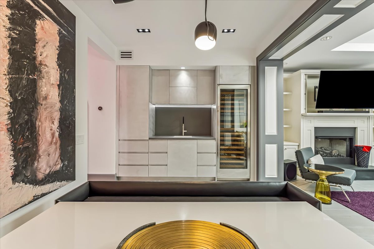 1318 N ASTOR St Chicago, IL 60610