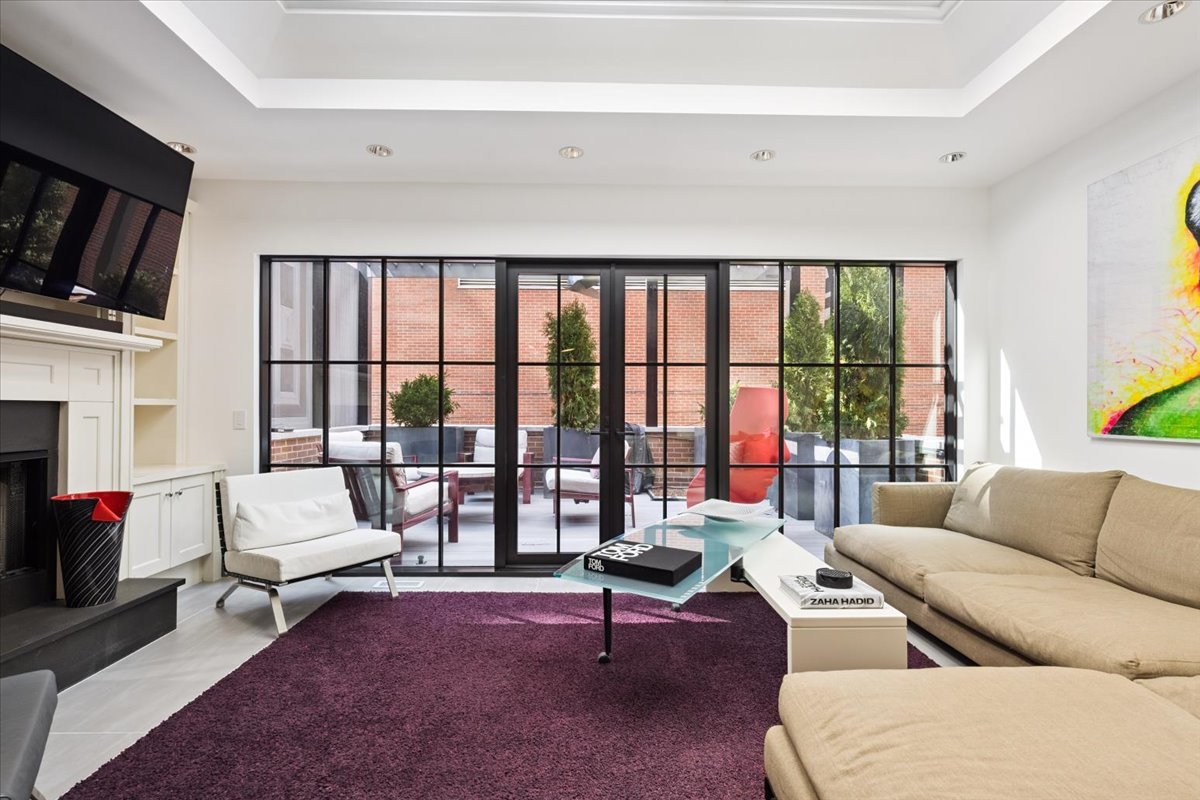 1318 N ASTOR St Chicago, IL 60610