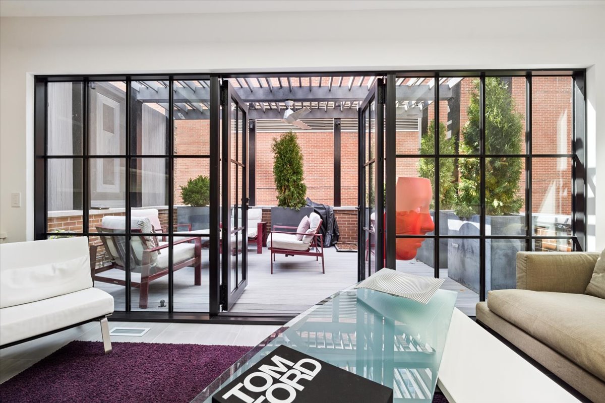 1318 N ASTOR St Chicago, IL 60610