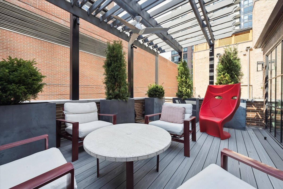 1318 N ASTOR St Chicago, IL 60610