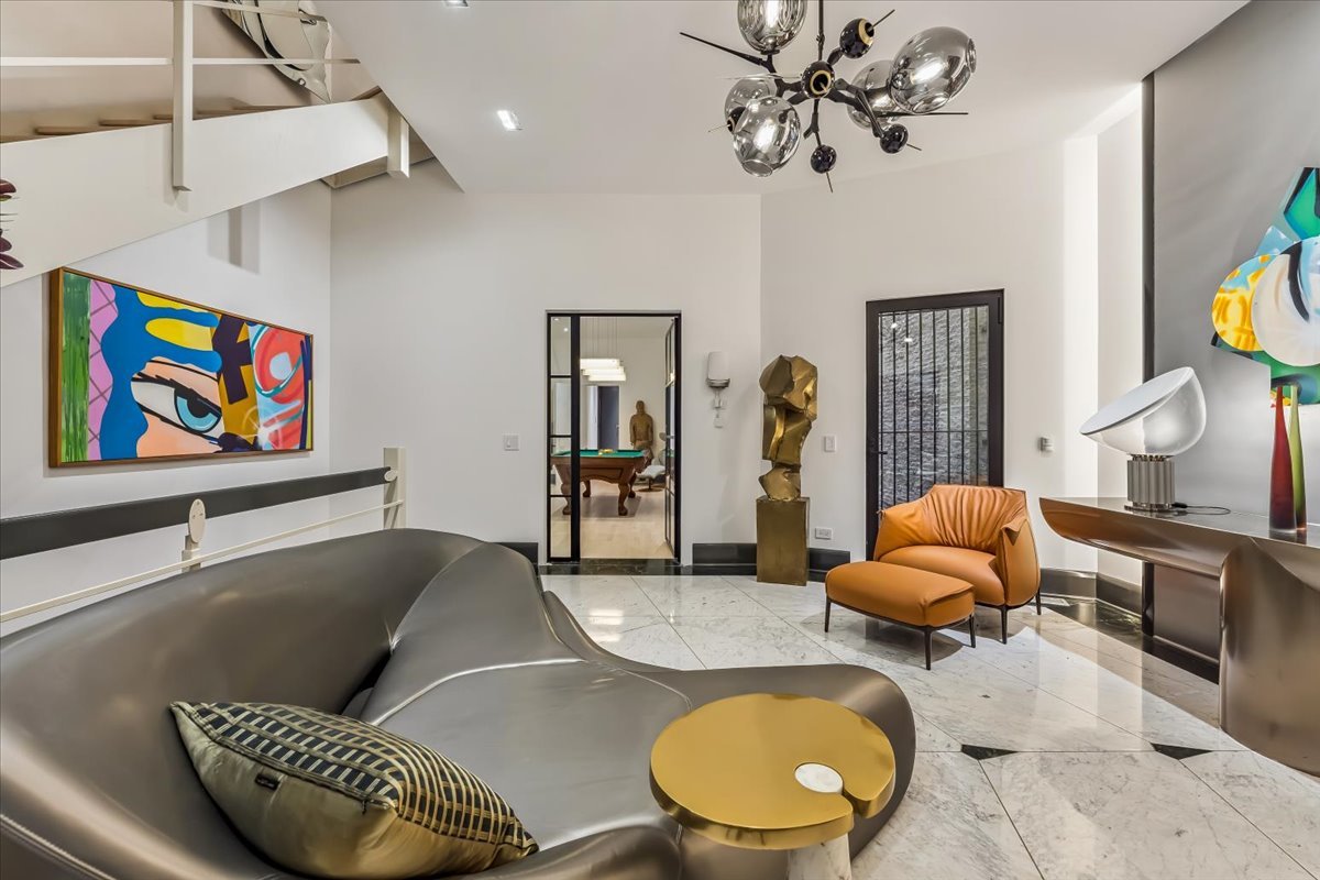 1318 N ASTOR St Chicago, IL 60610