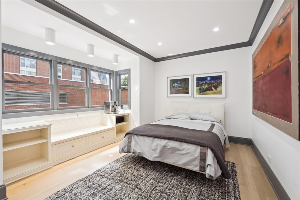 1318 N ASTOR St Chicago, IL 60610