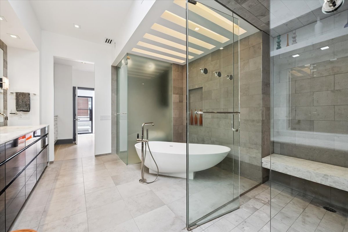 1318 N ASTOR St Chicago, IL 60610