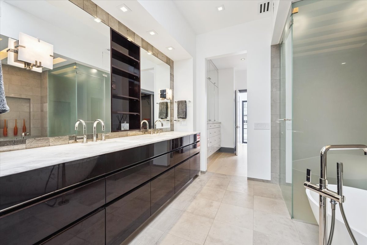 1318 N ASTOR St Chicago, IL 60610