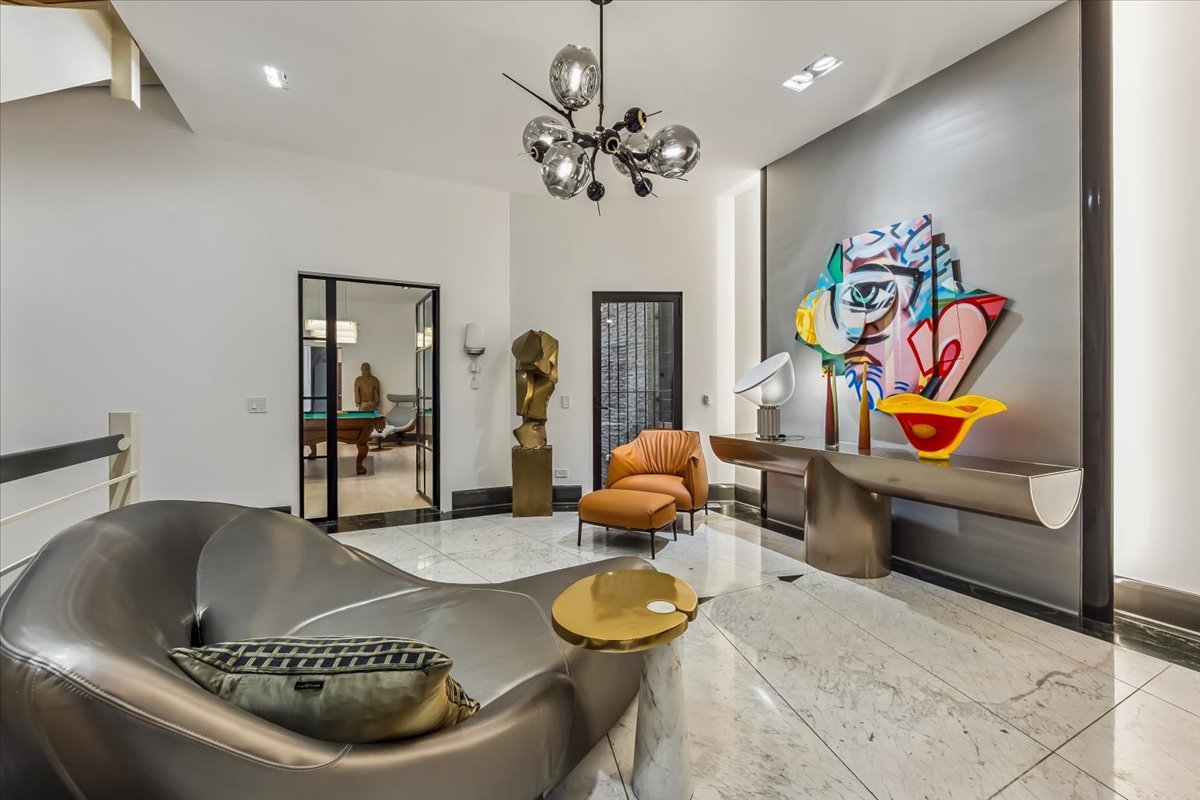 1318 N ASTOR St Chicago, IL 60610