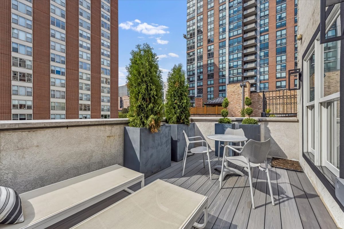 1318 N ASTOR St Chicago, IL 60610