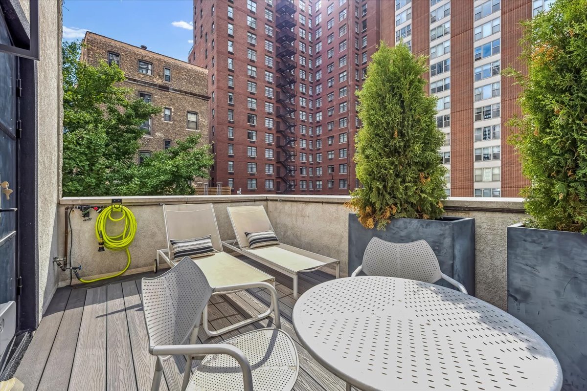 1318 N ASTOR St Chicago, IL 60610