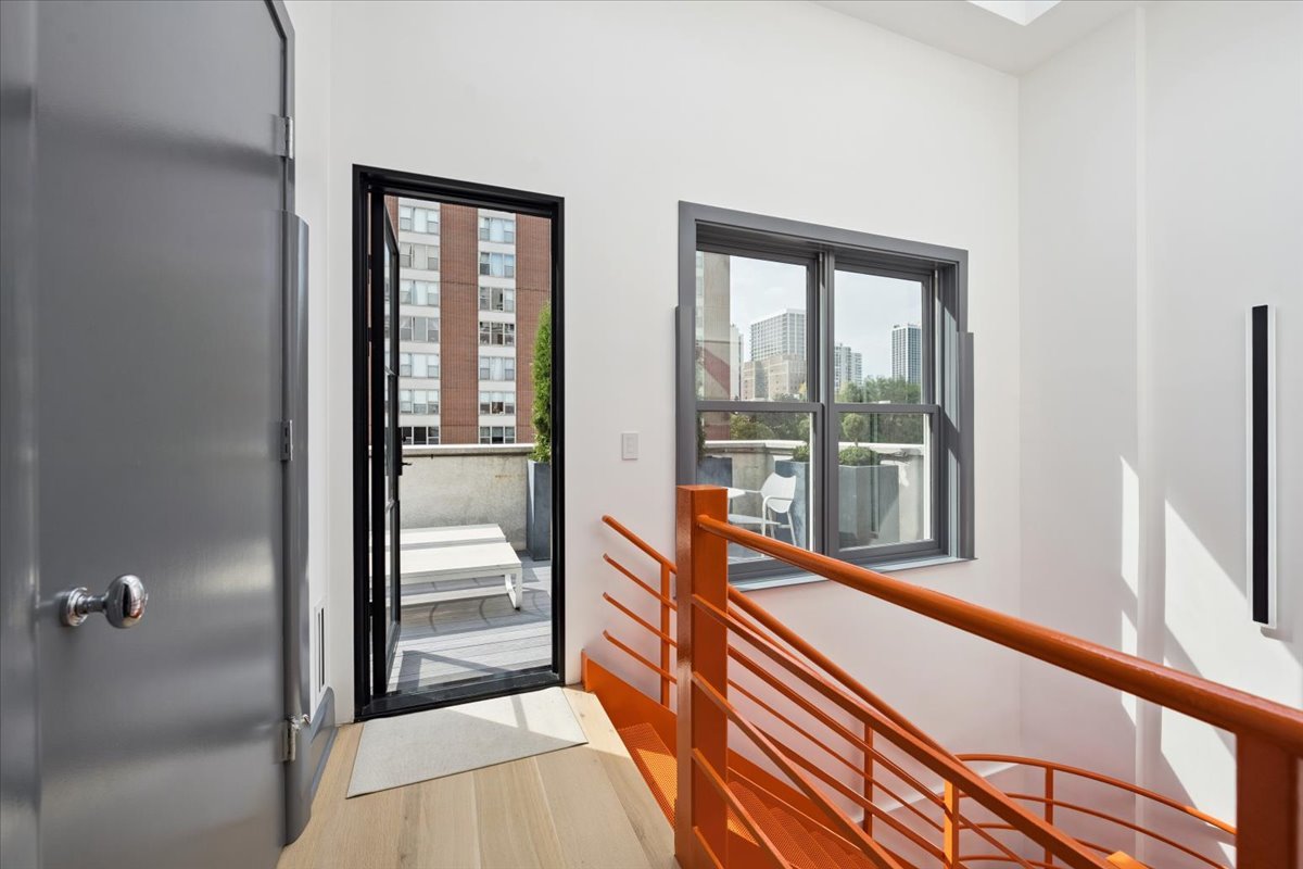 1318 N ASTOR St Chicago, IL 60610