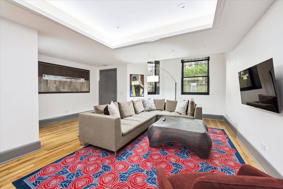 1318 N ASTOR St Chicago, IL 60610