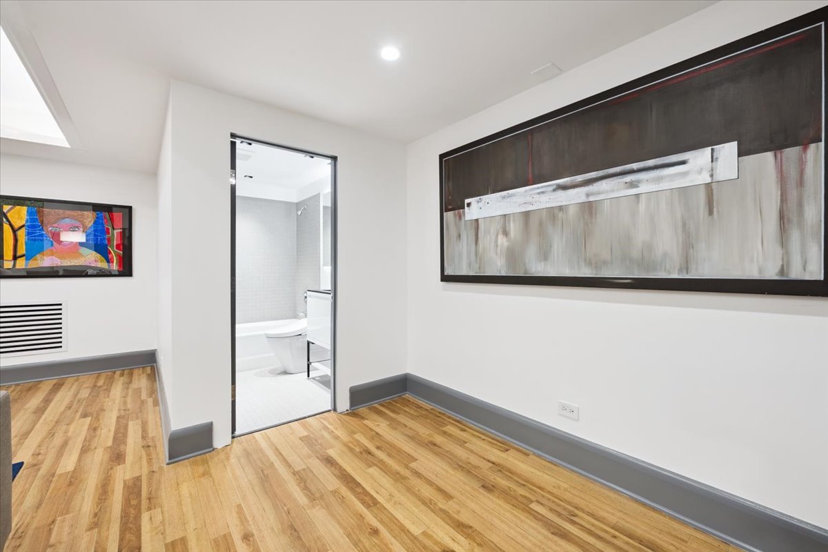 1318 N ASTOR St Chicago, IL 60610