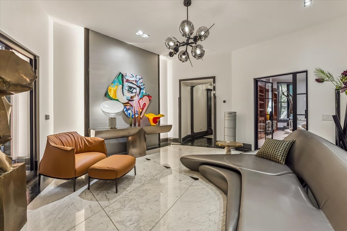 1318 N ASTOR St Chicago, IL 60610