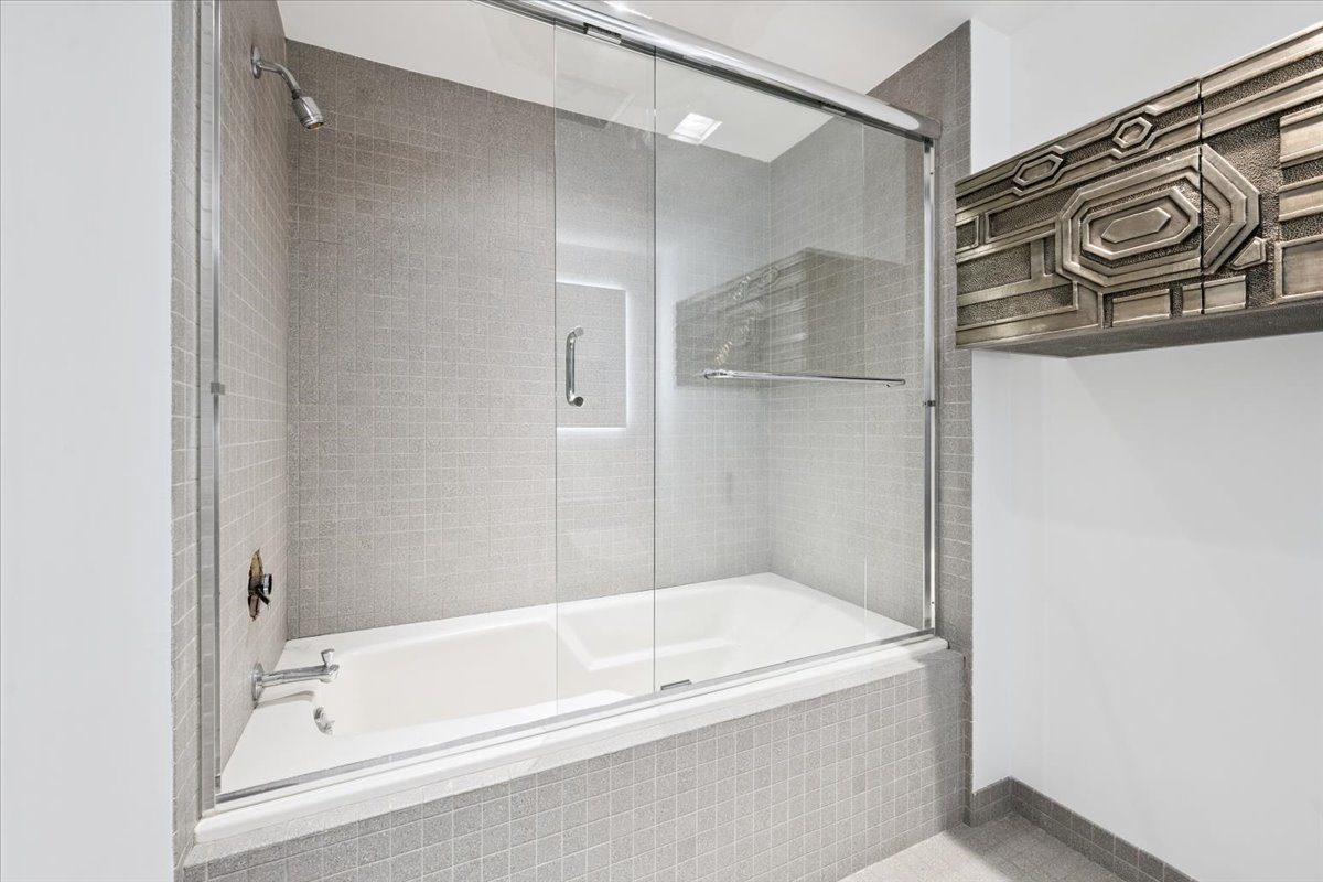 1318 N ASTOR St Chicago, IL 60610