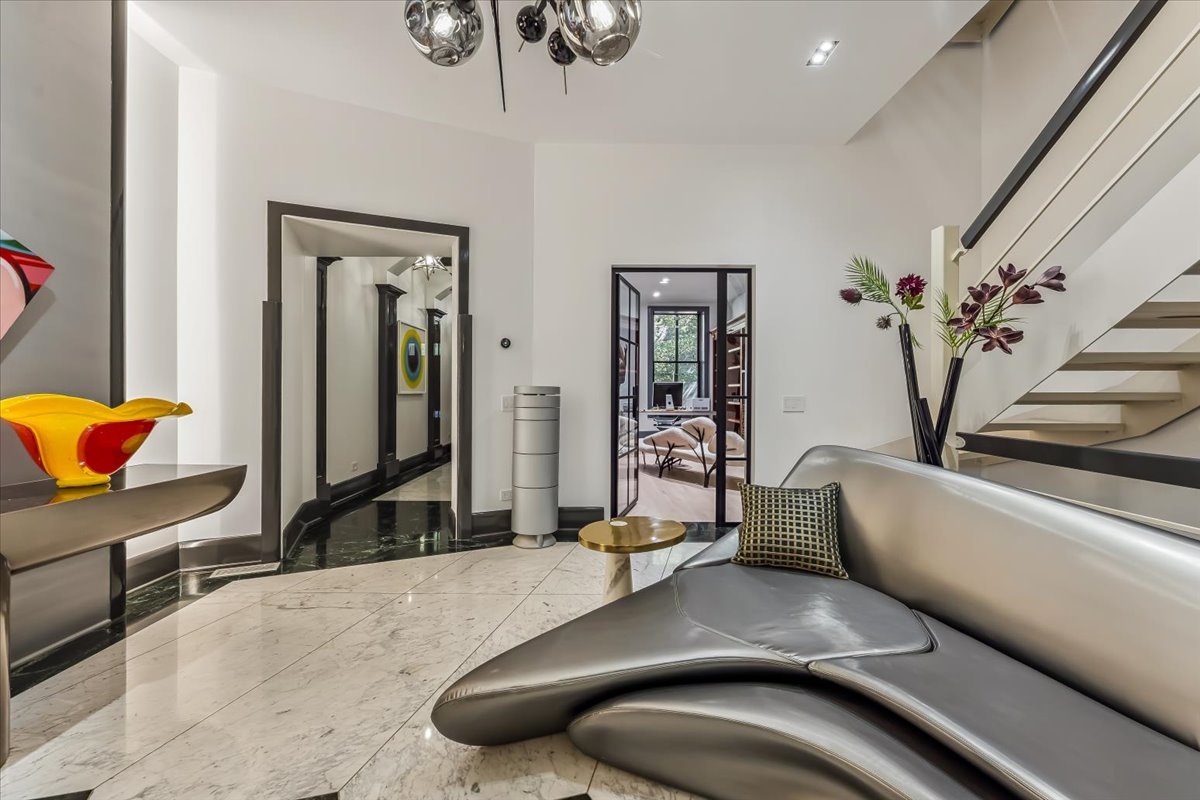 1318 N ASTOR St Chicago, IL 60610