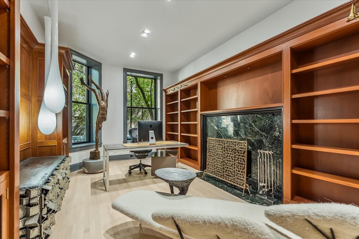 1318 N ASTOR St Chicago, IL 60610